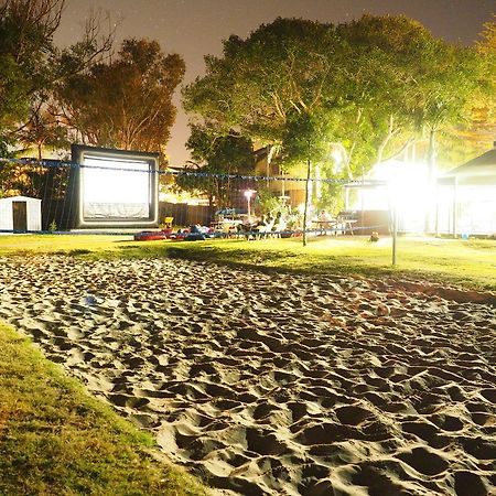 Backpackers Inn On The Beach ไบรอนเบย์ ภายนอก รูปภาพ