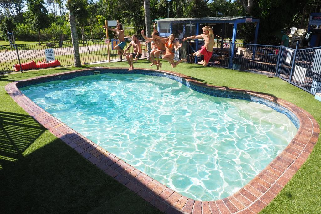 Backpackers Inn On The Beach ไบรอนเบย์ ภายนอก รูปภาพ