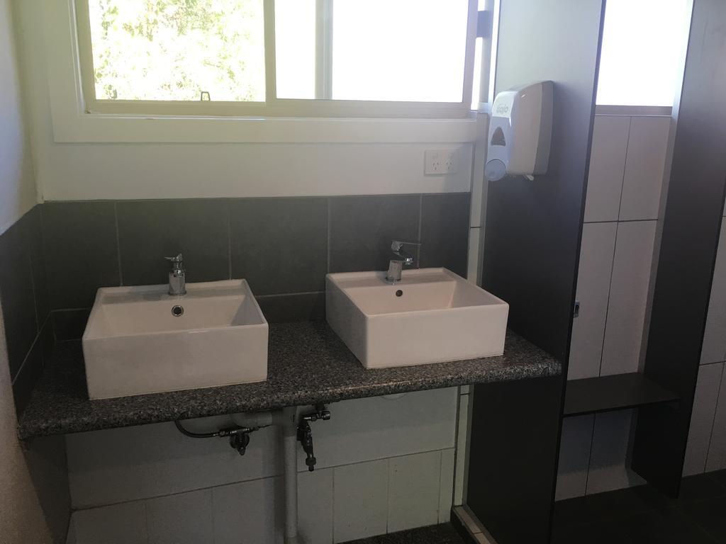 Backpackers Inn On The Beach ไบรอนเบย์ ภายนอก รูปภาพ