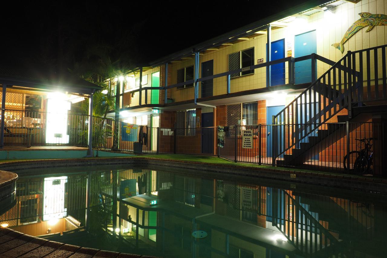 Backpackers Inn On The Beach ไบรอนเบย์ ภายนอก รูปภาพ
